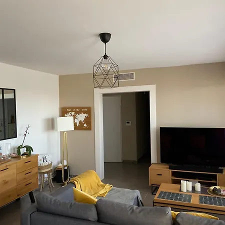 Superbe 3 Pieces Avec Vue Apartment